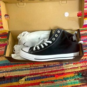 BRAND NEW converse